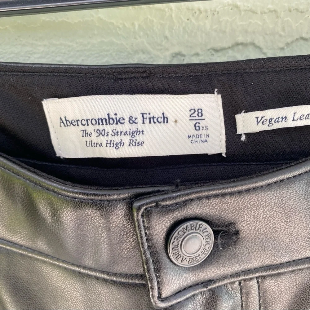 Abercrombie & Fitch Women's Black Vegan Leather High Rise Straight Pants Size 28